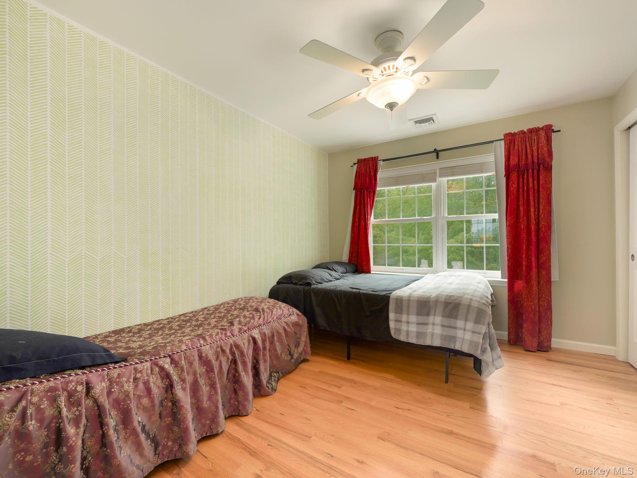 74 Red Maple Way, New Windsor, NY 12553