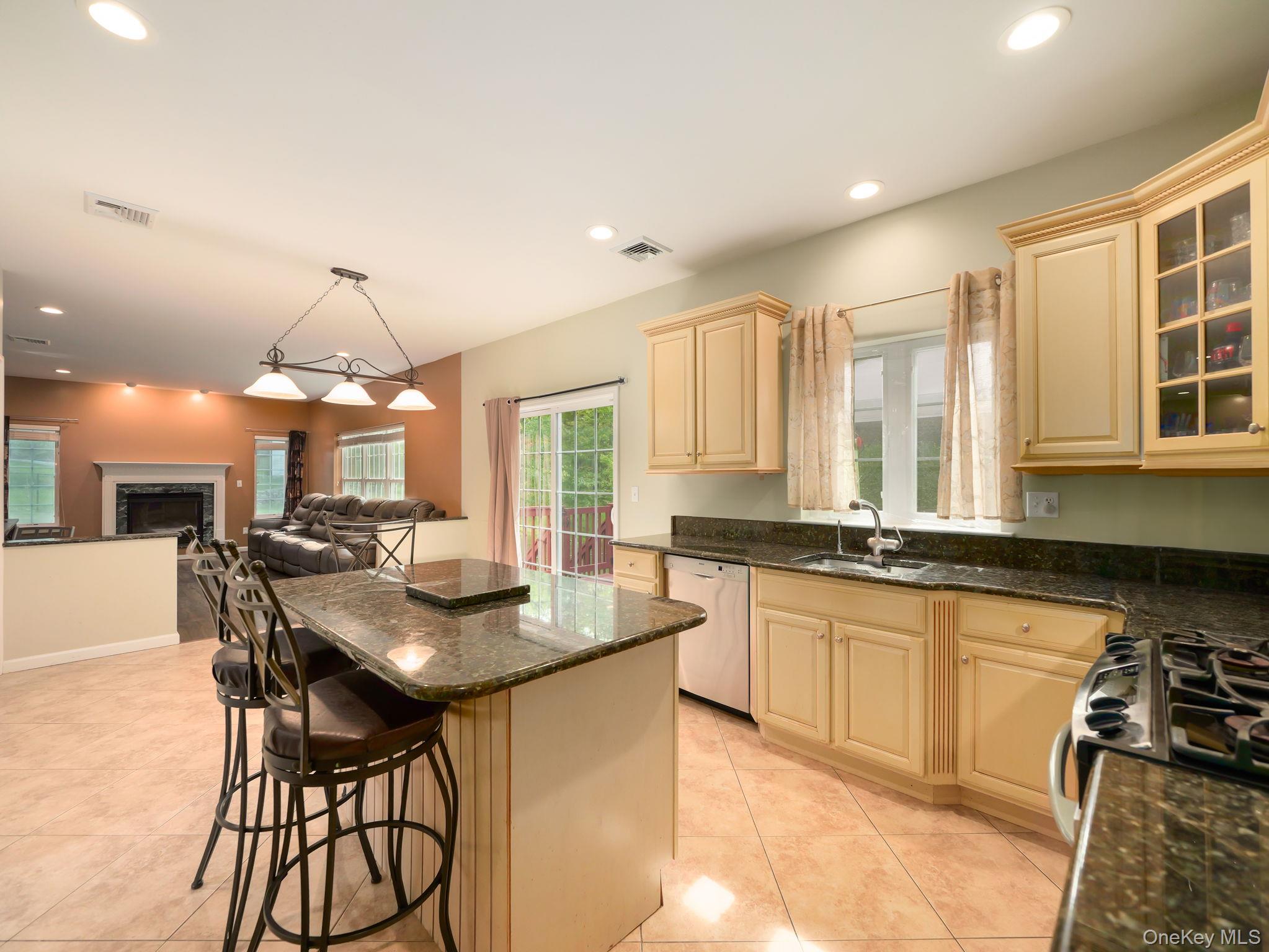 74 Red Maple Way, New Windsor, NY 12553