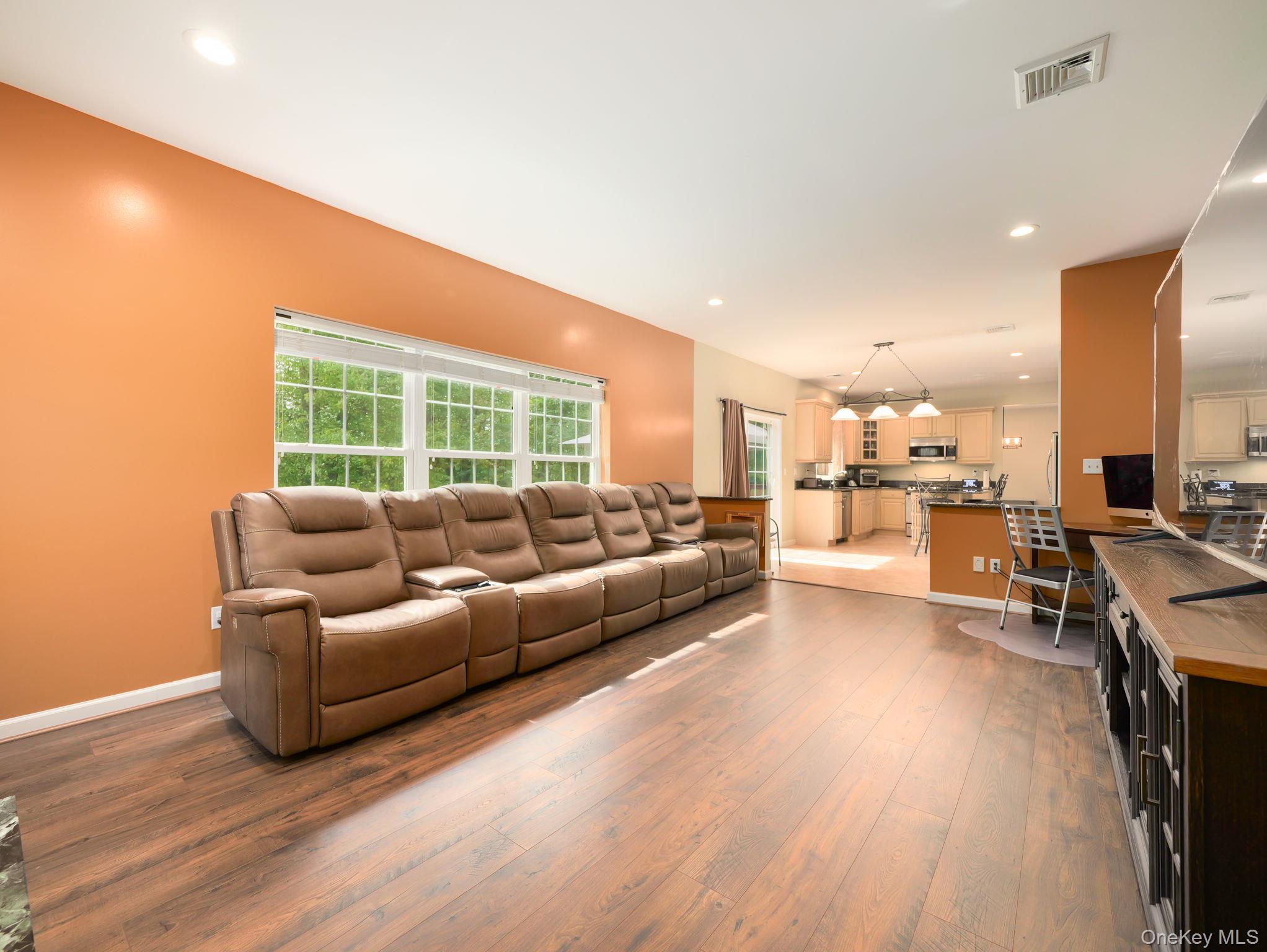 74 Red Maple Way, New Windsor, NY 12553