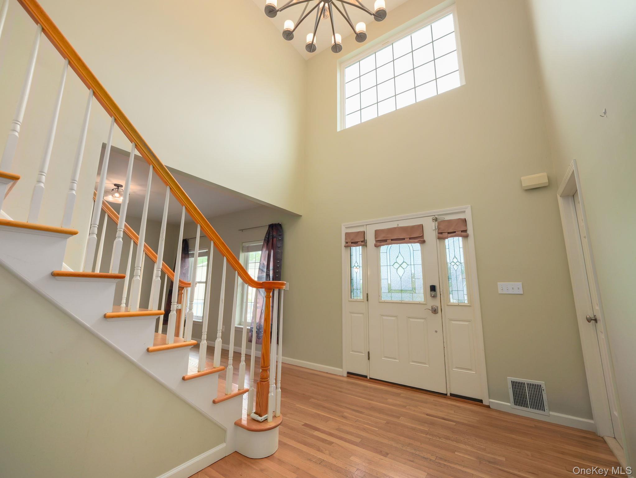 74 Red Maple Way, New Windsor, NY 12553