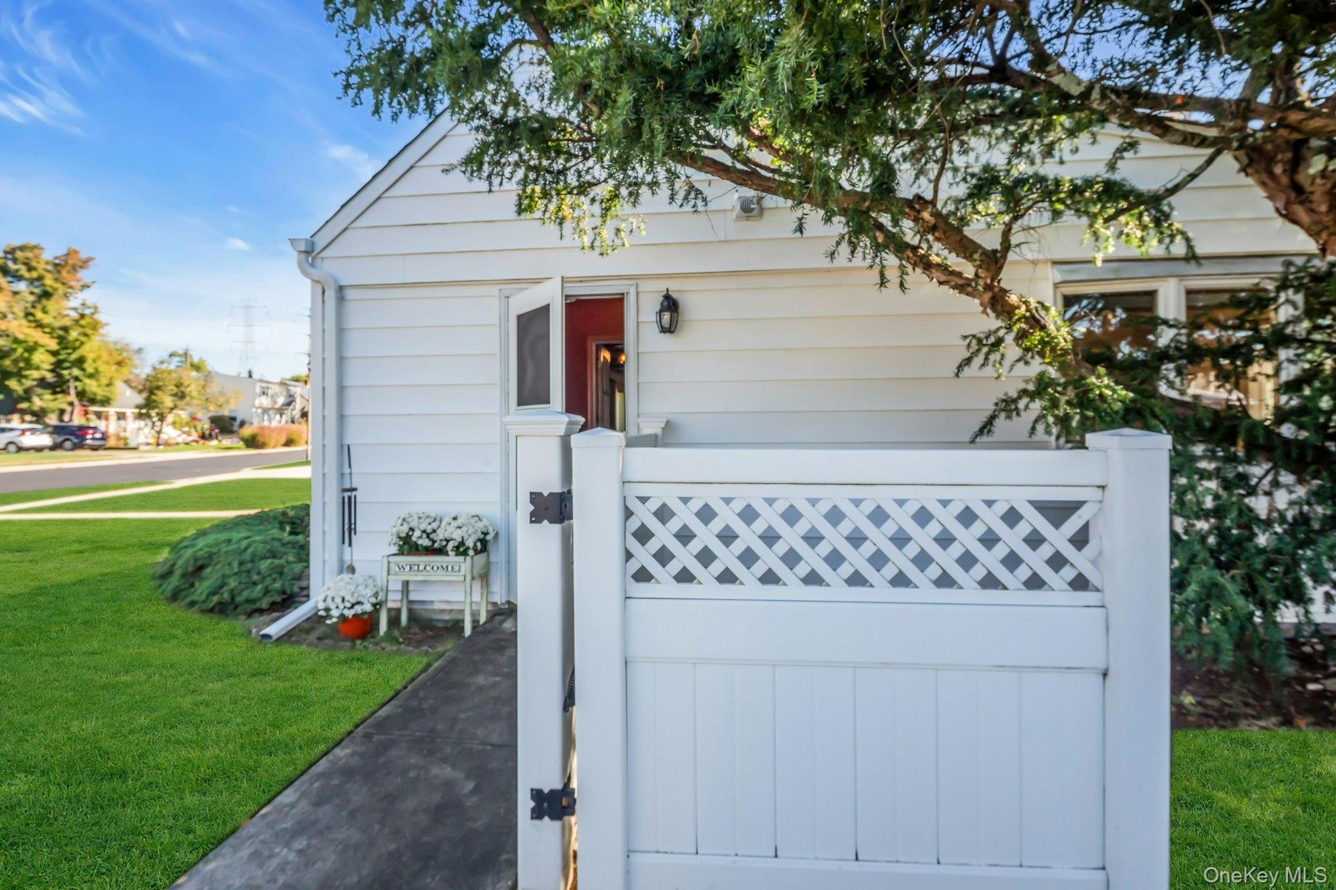 160 Old Farm Road, Levittown, NY 11756