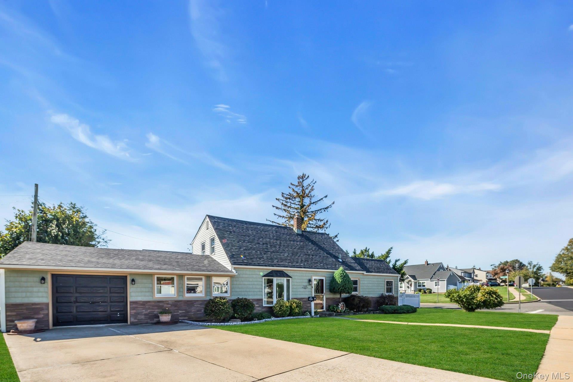 160 Old Farm Road, Levittown, NY 11756