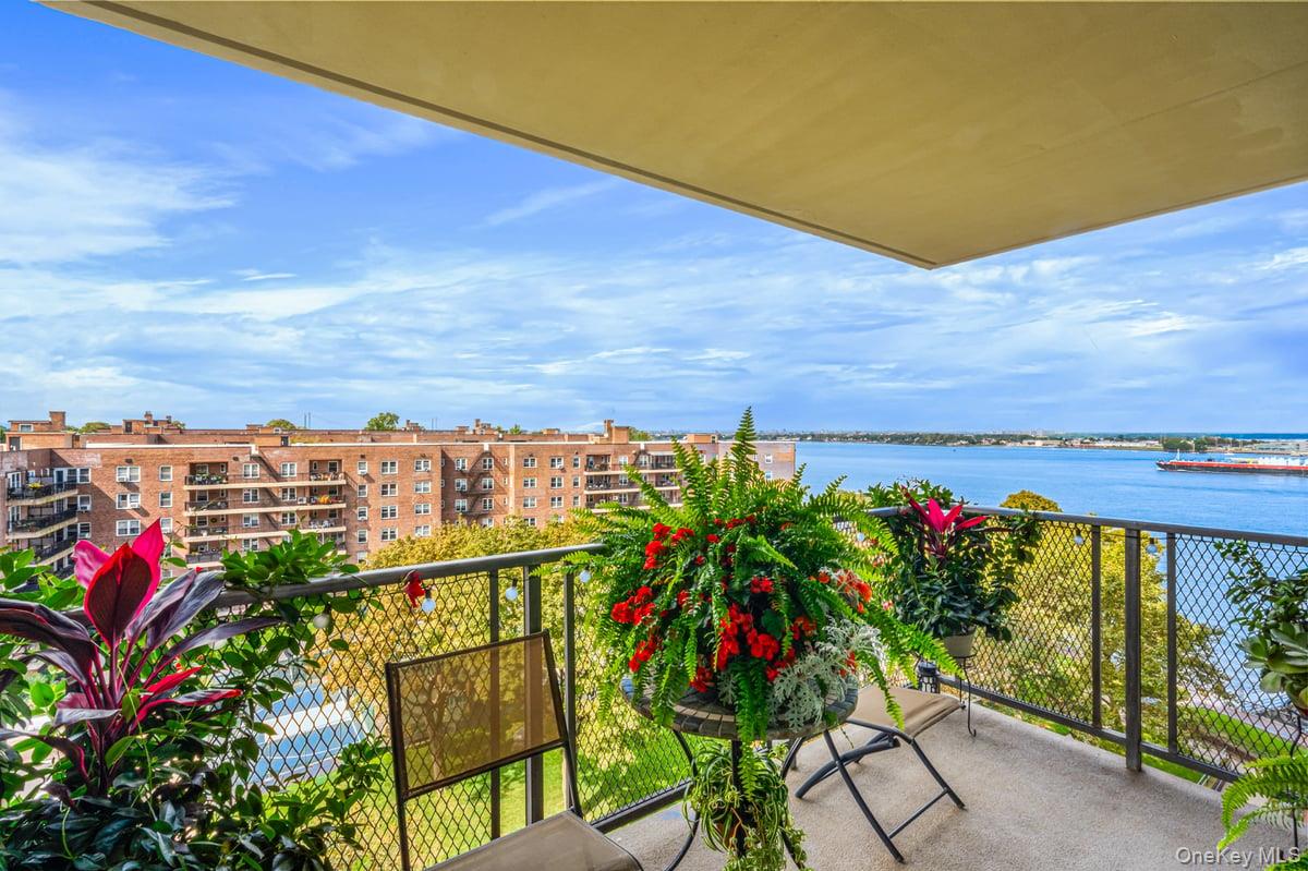 166-25 Powells Cove Boulevard # 9E, Beechhurst, NY 11357