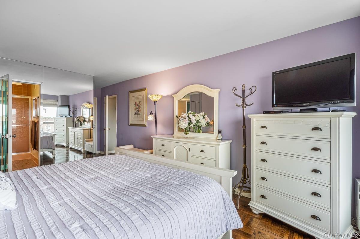 166-25 Powells Cove Boulevard # 9E, Beechhurst, NY 11357