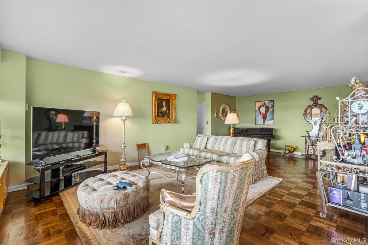 166-25 Powells Cove Boulevard # 9E, Beechhurst, NY 11357