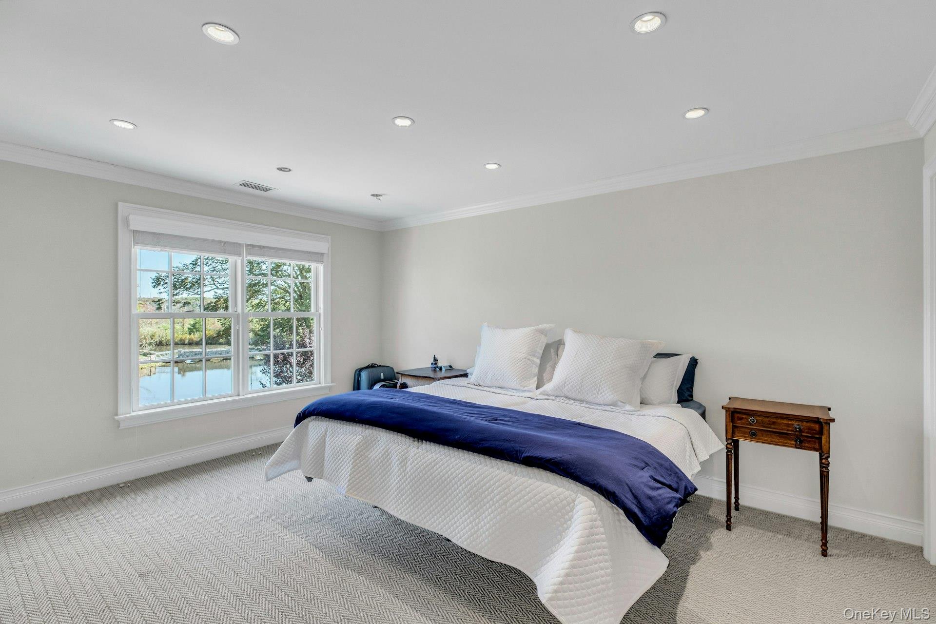 7 True Harbour Way, West Islip, NY 11795