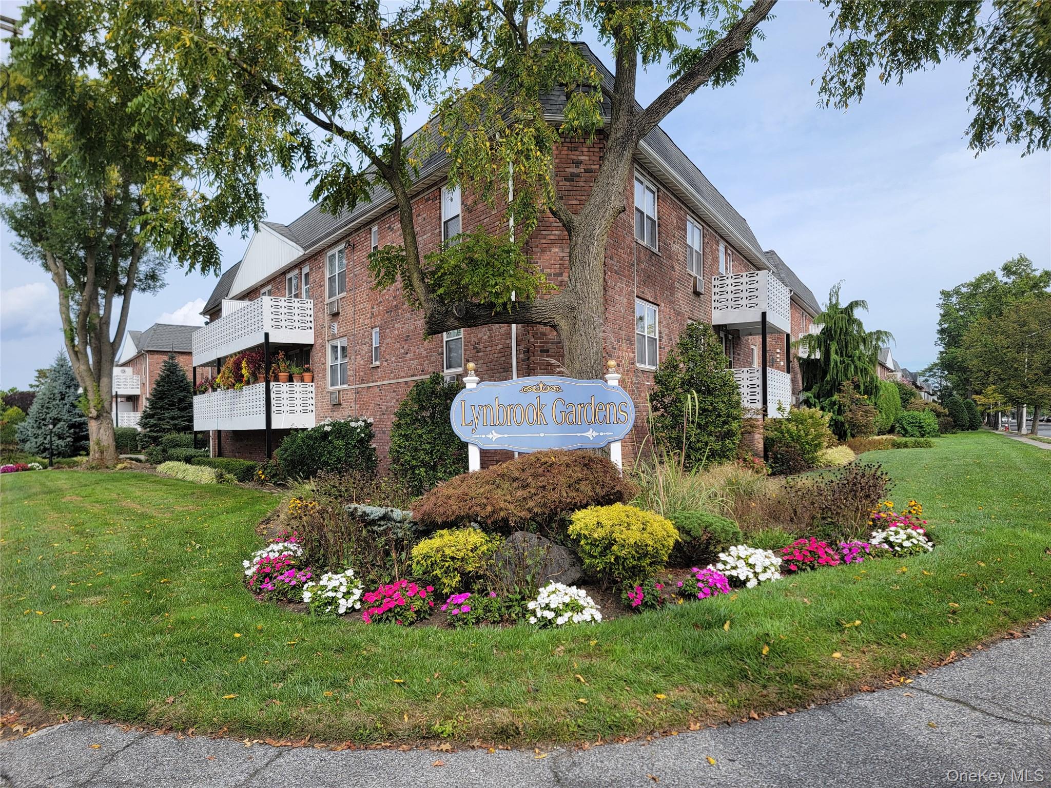 2 Fowler Avenue # 228, Lynbrook, NY 11563