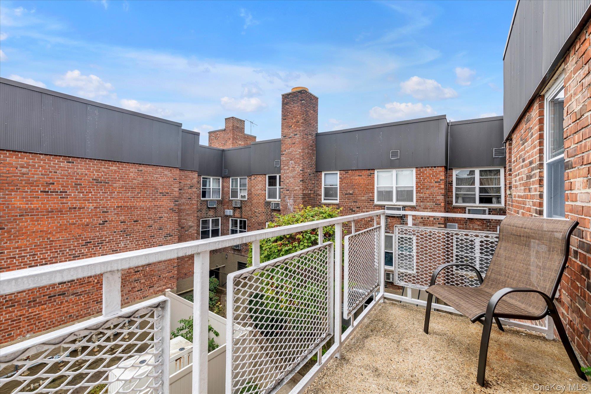 2 Fowler Avenue # 228, Lynbrook, NY 11563