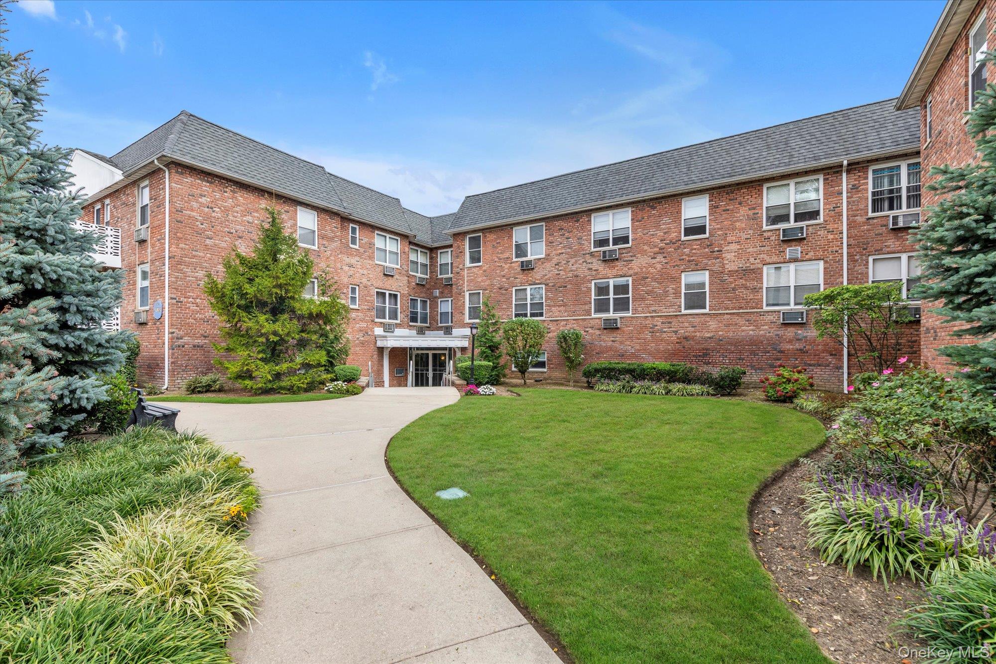 2 Fowler Avenue # 228, Lynbrook, NY 11563