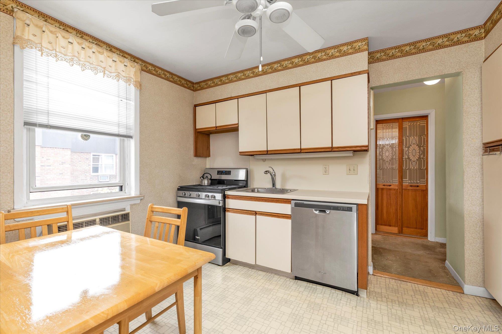 2 Fowler Avenue # 228, Lynbrook, NY 11563