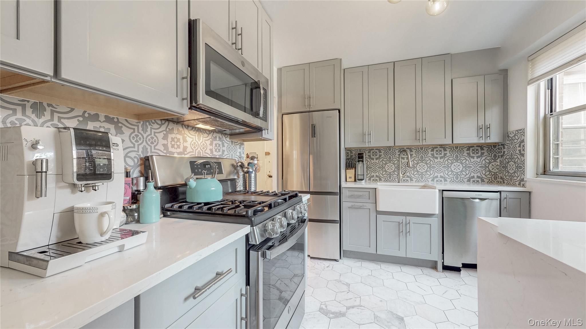 70-31 108th St # 2C, Forest Hills, NY 11375