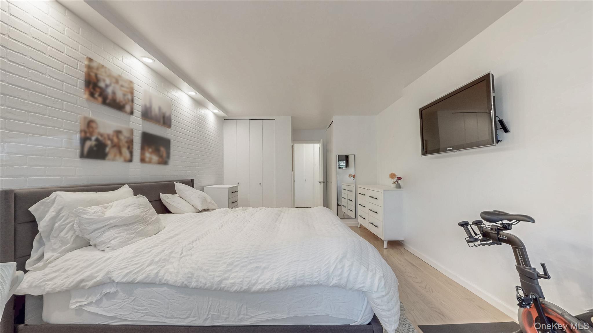 70-31 108th St # 2C, Forest Hills, NY 11375