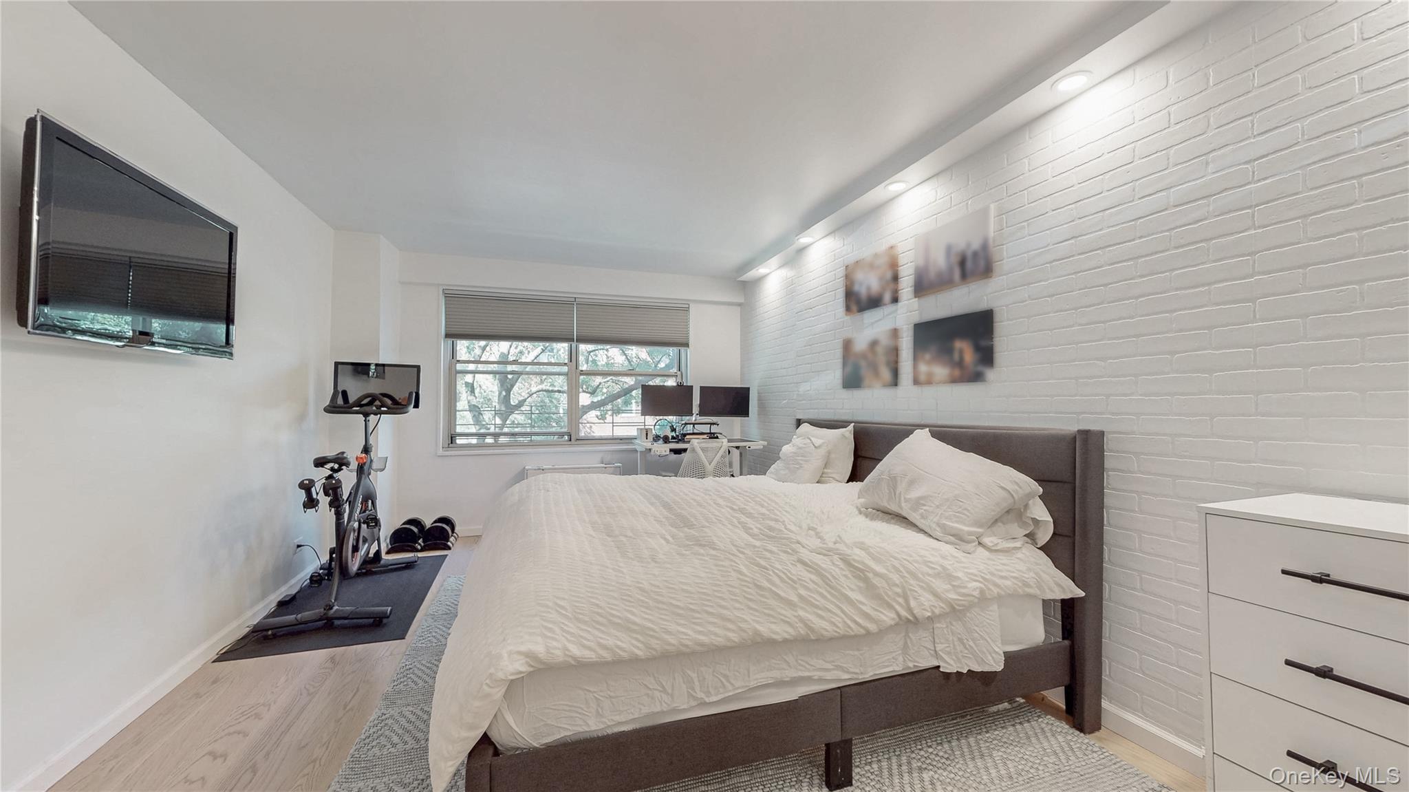 70-31 108th St # 2C, Forest Hills, NY 11375