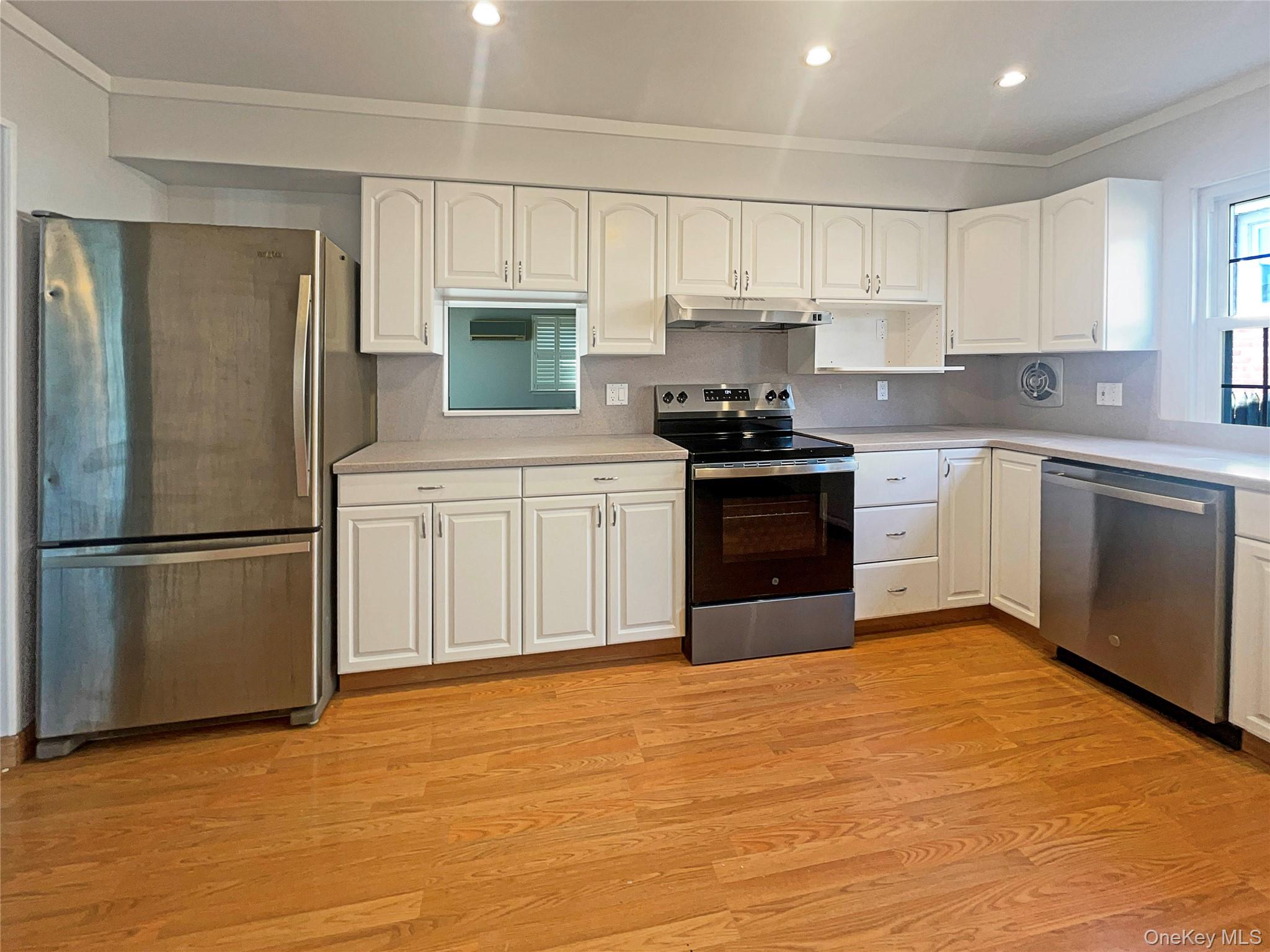 371 Pennsylvania Avenue, Mineola, NY 11501