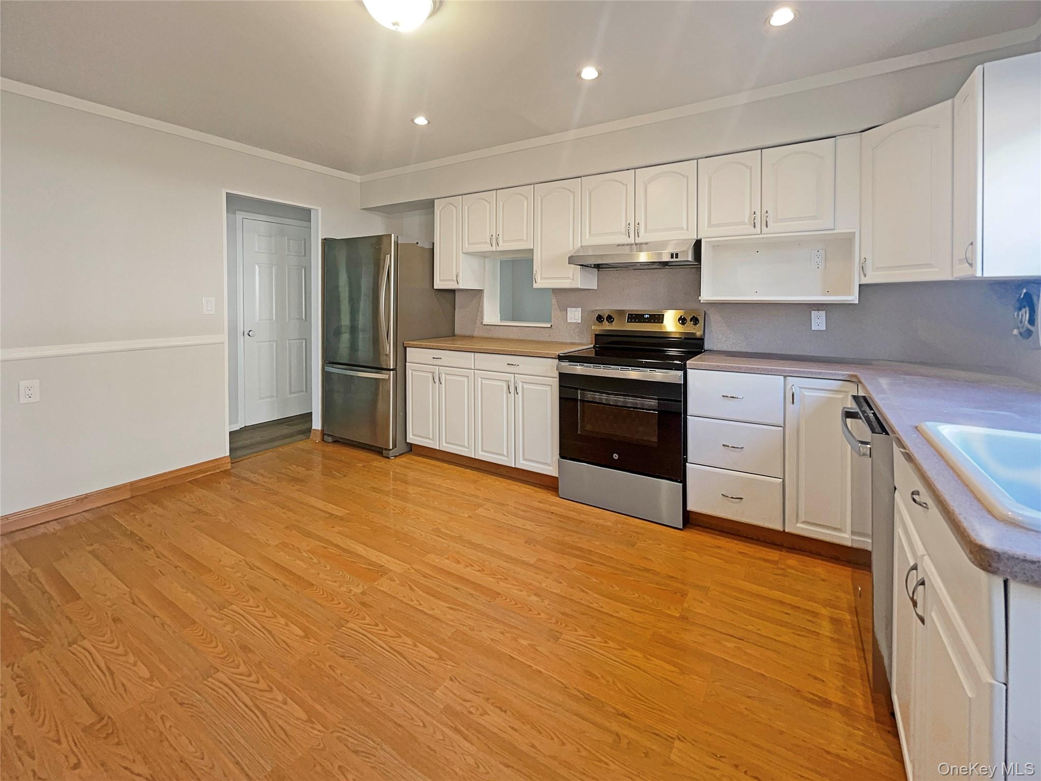 371 Pennsylvania Avenue, Mineola, NY 11501