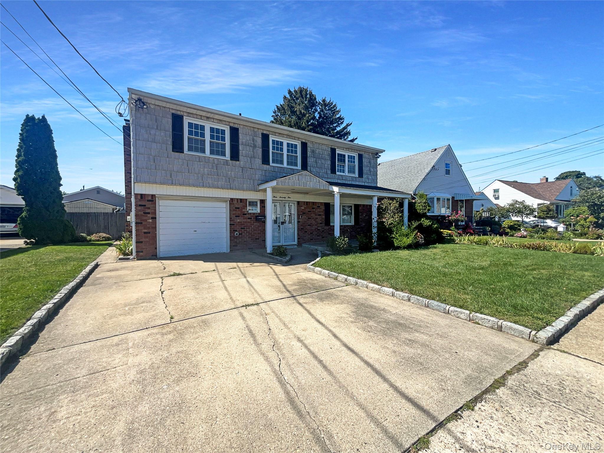 371 Pennsylvania Avenue, Mineola, NY 11501