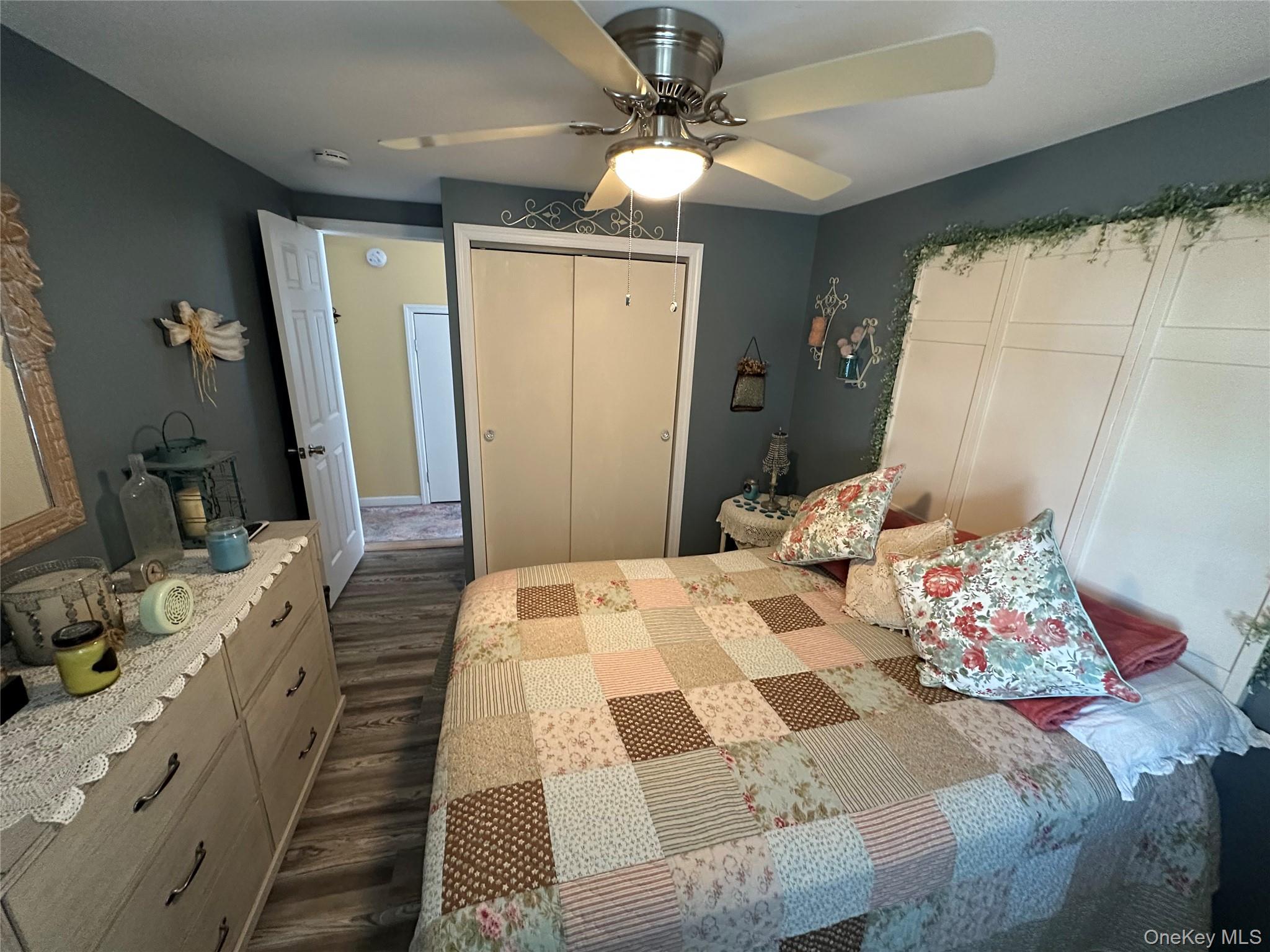 53 Village Circle S, Manorville, NY 11949