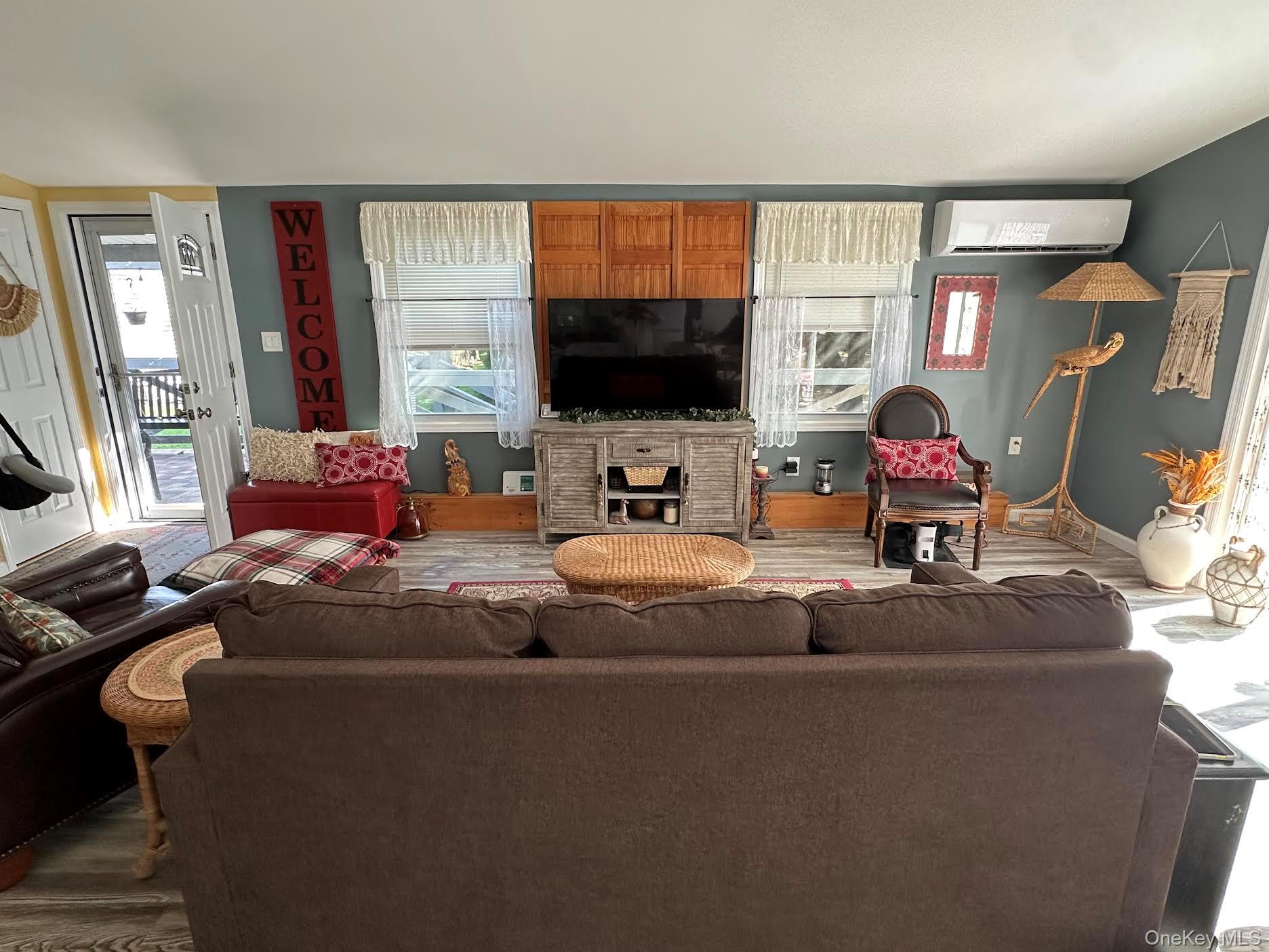 53 Village Circle S, Manorville, NY 11949