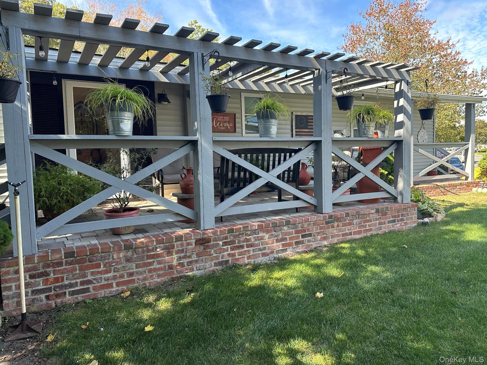 53 Village Circle S, Manorville, NY 11949