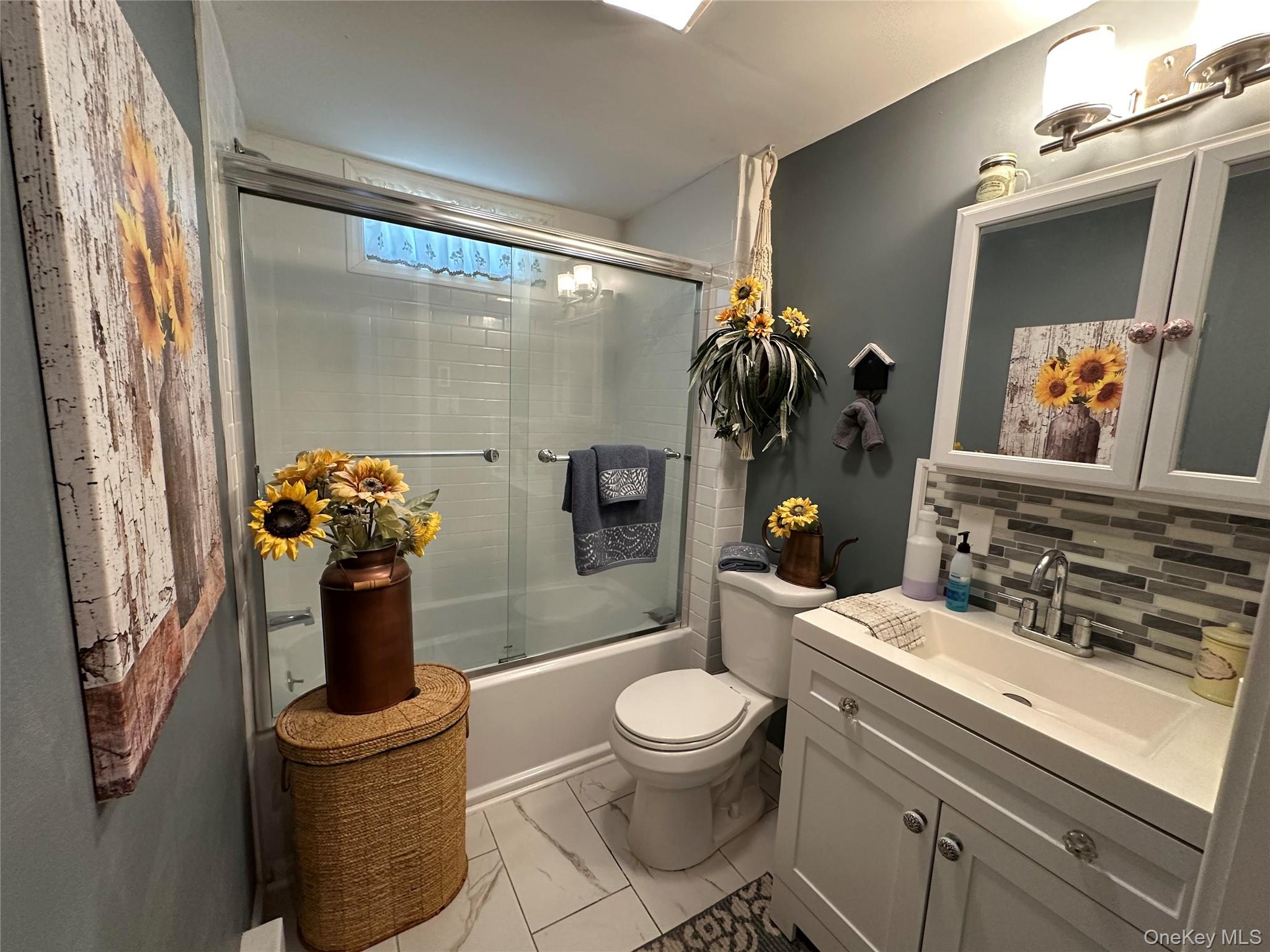 53 Village Circle S, Manorville, NY 11949