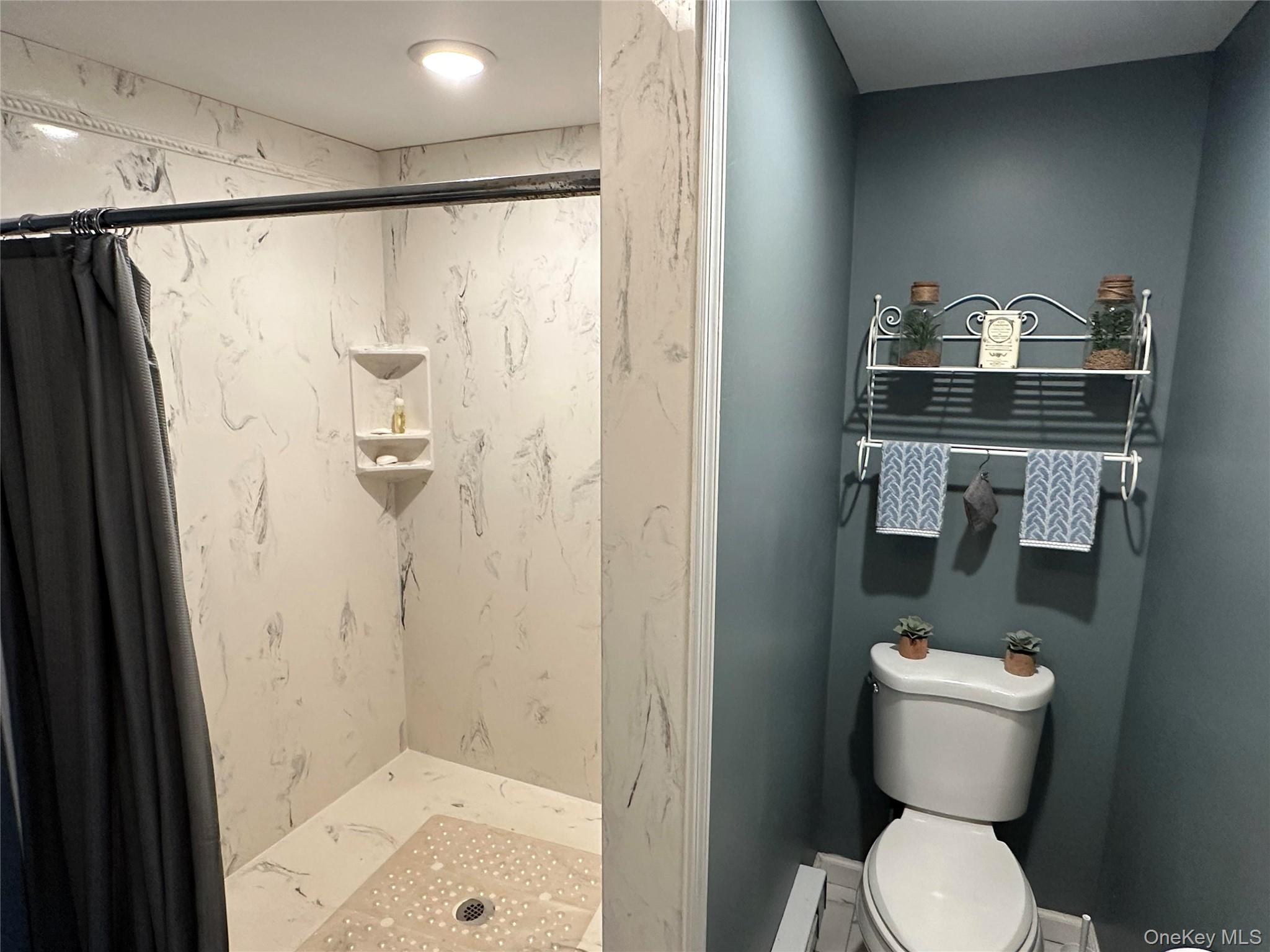 53 Village Circle S, Manorville, NY 11949