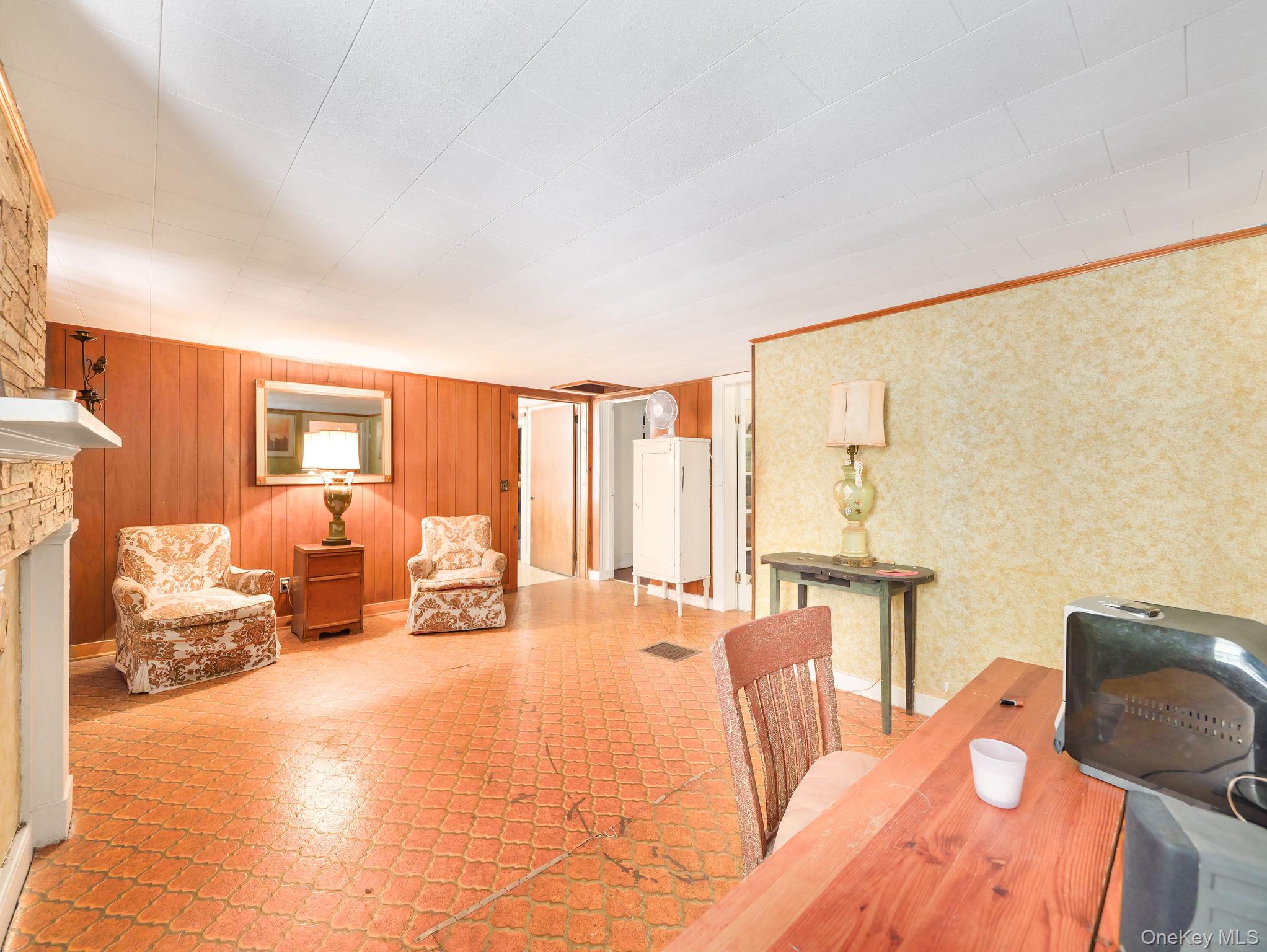 19 Oakland Valley Road, Cuddebackville, NY 12729