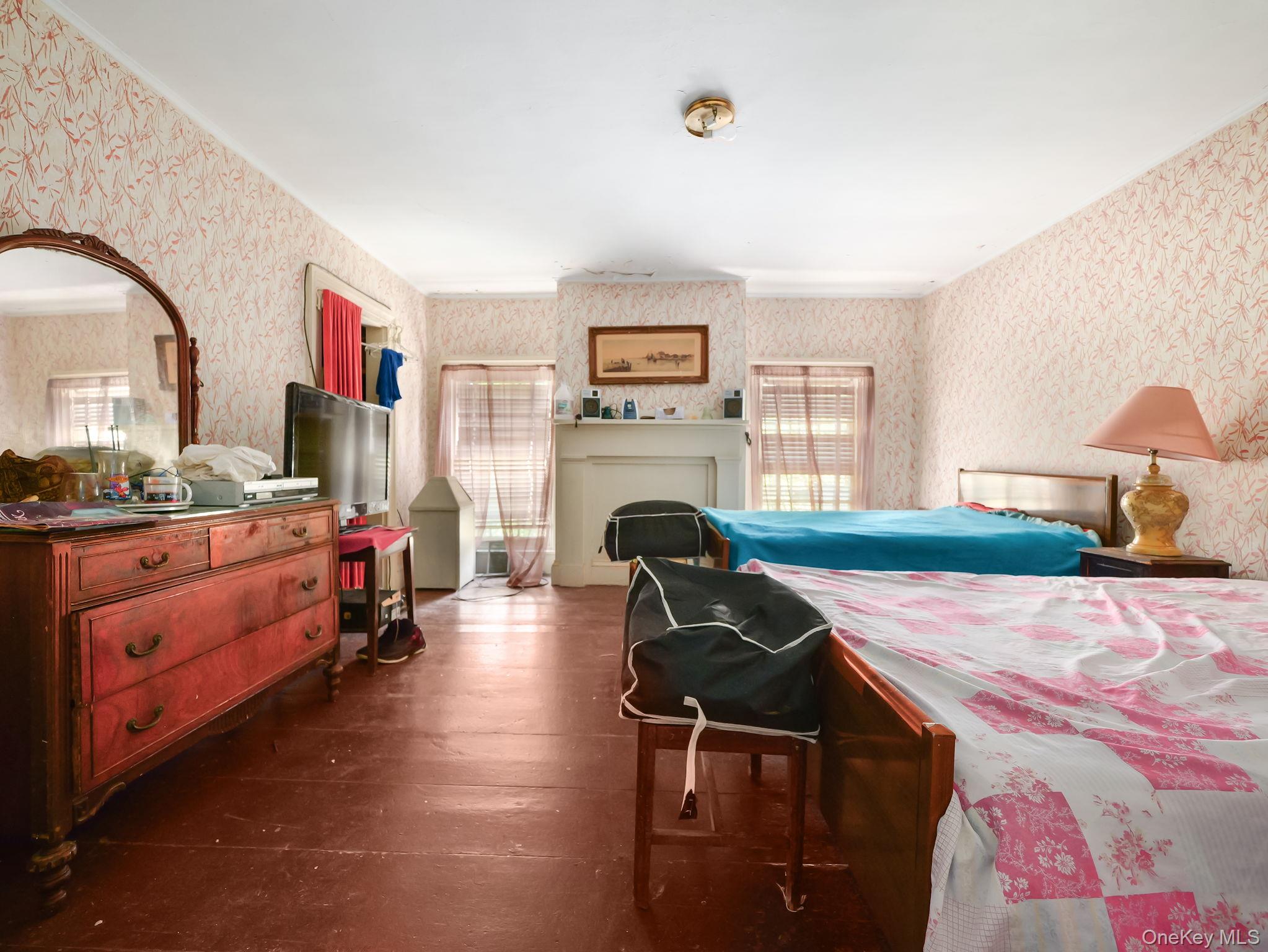 19 Oakland Valley Road, Cuddebackville, NY 12729