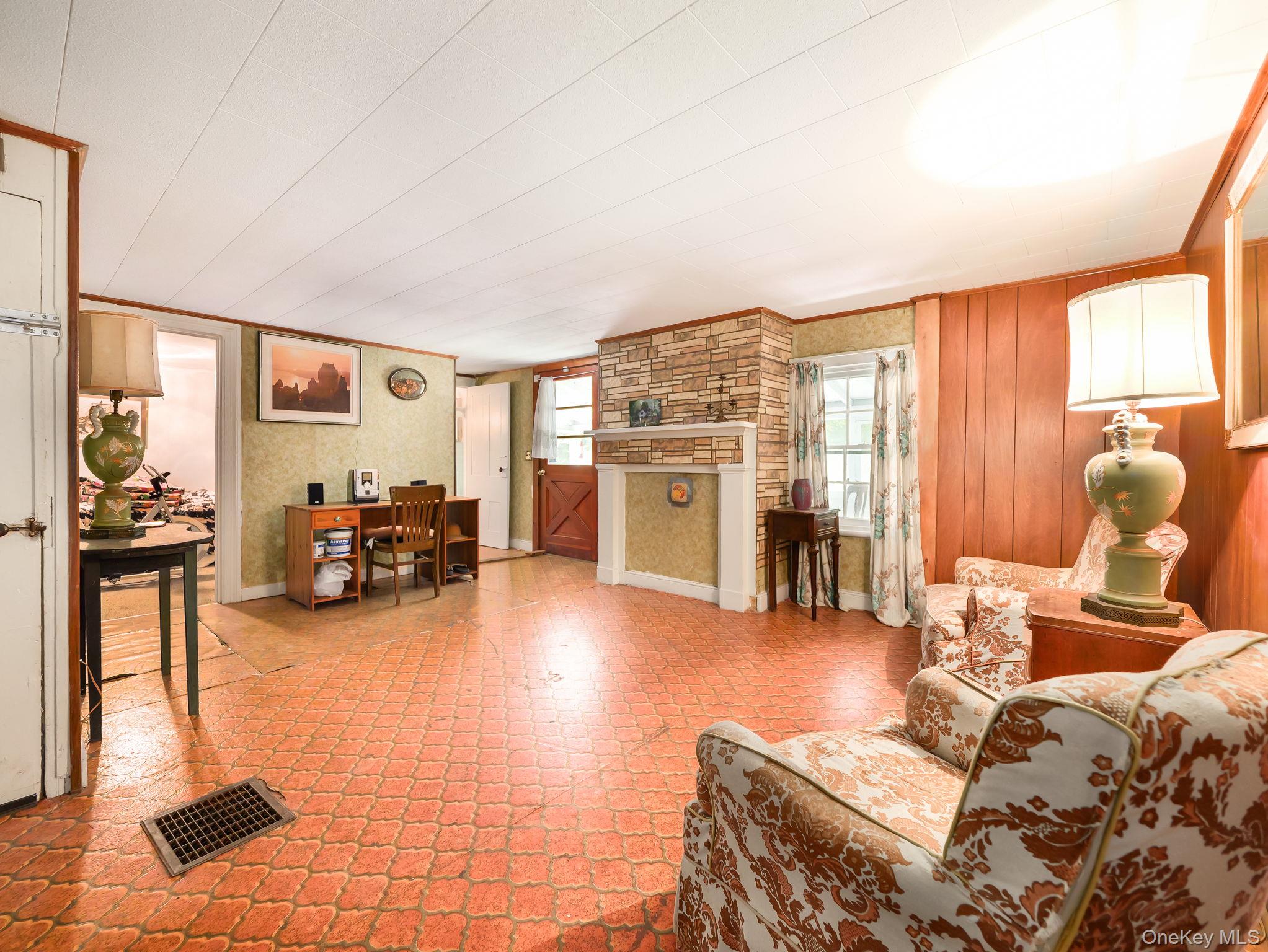 19 Oakland Valley Road, Cuddebackville, NY 12729