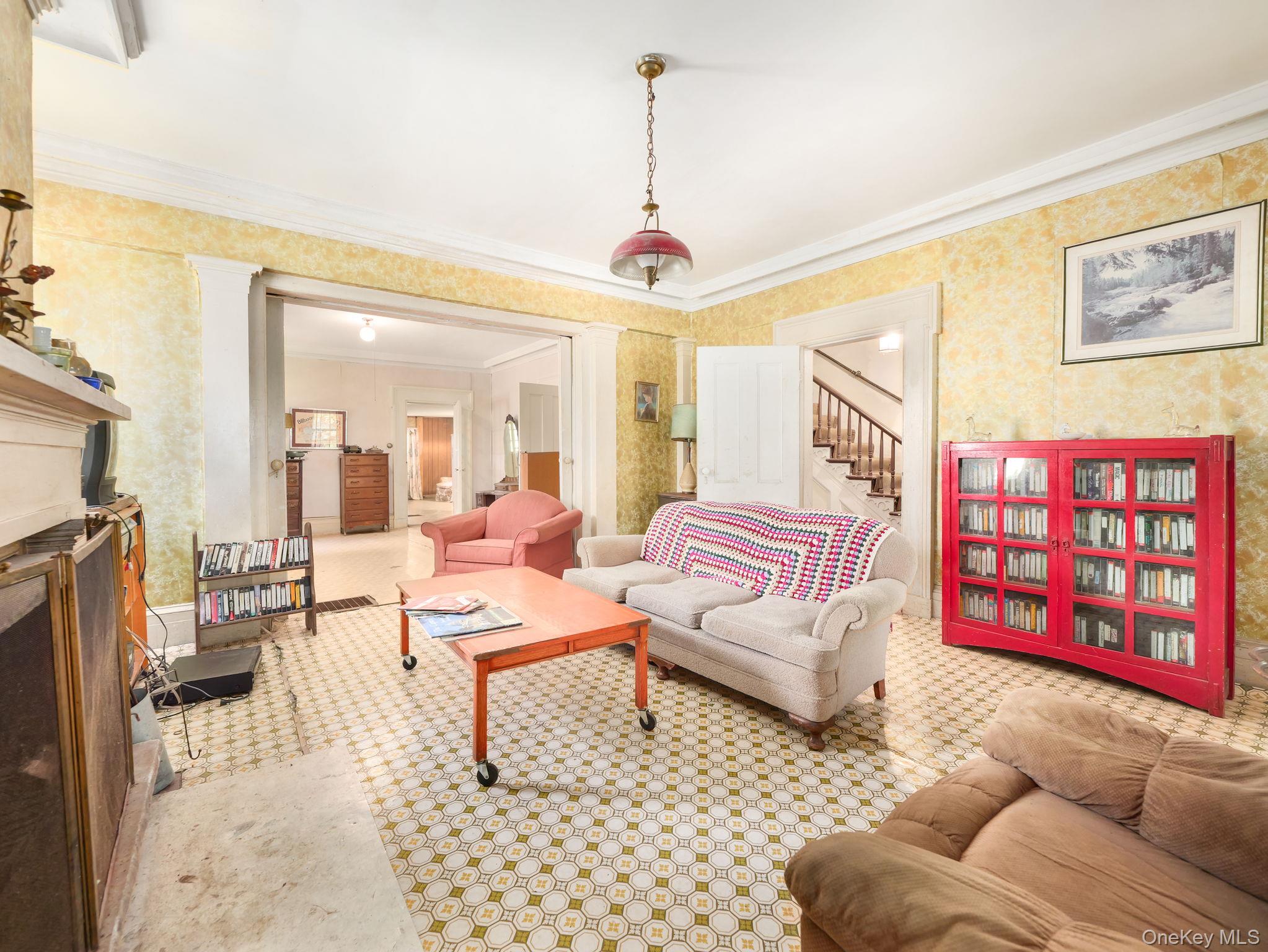 19 Oakland Valley Road, Cuddebackville, NY 12729