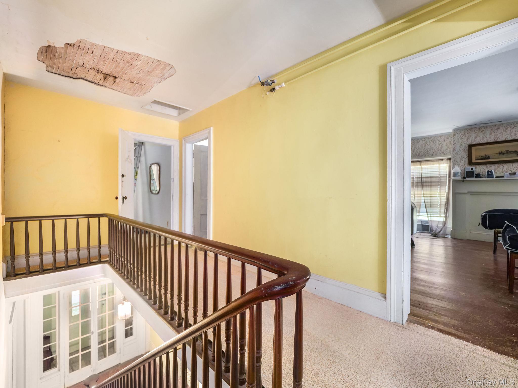 19 Oakland Valley Road, Cuddebackville, NY 12729