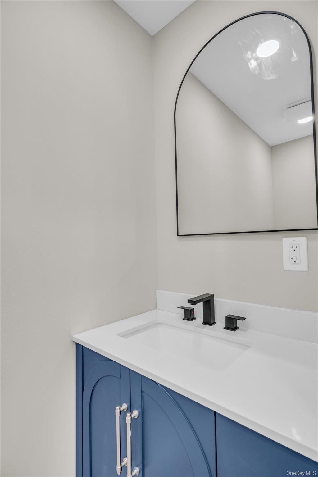 99 W 2nd Street, Lake Ronkonkoma, NY 11779