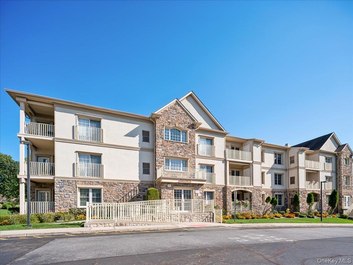 28 N De Baun Avenue # 208, Airmont, NY 10901