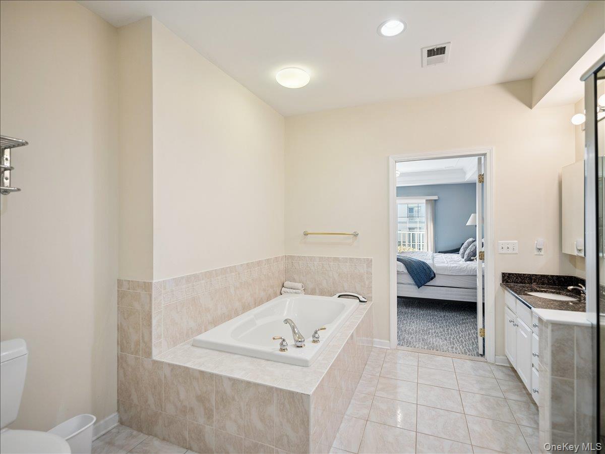 28 N De Baun Avenue # 208, Airmont, NY 10901