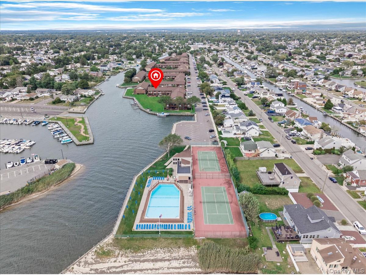 475 Mariners Way, Copiague, NY 11726