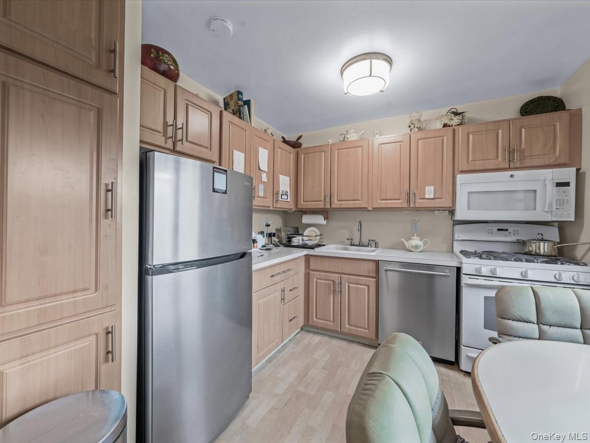 475 Mariners Way, Copiague, NY 11726