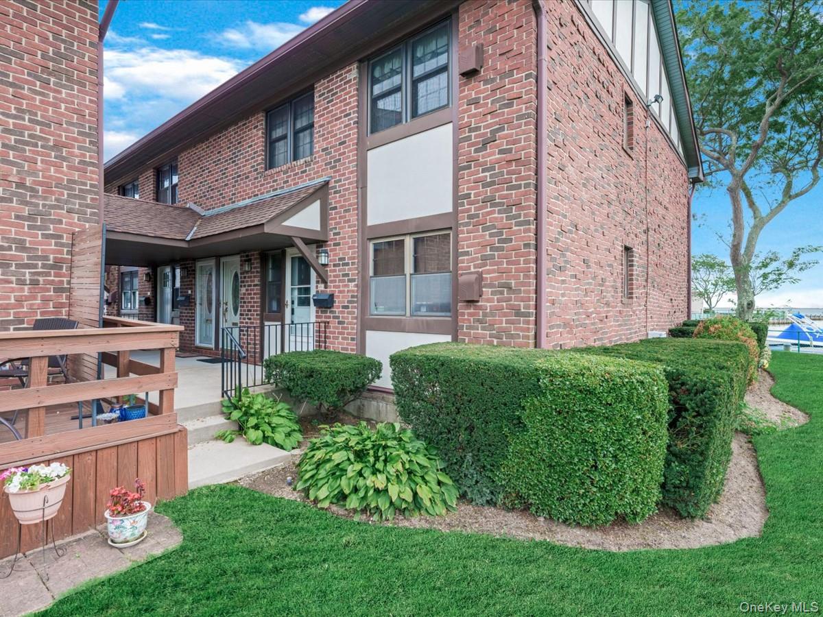 475 Mariners Way, Copiague, NY 11726