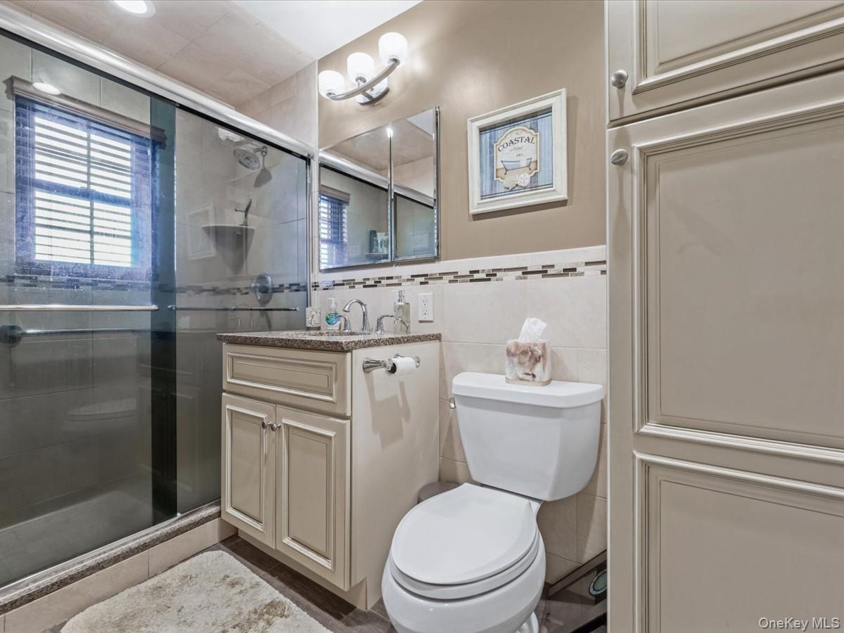 475 Mariners Way, Copiague, NY 11726