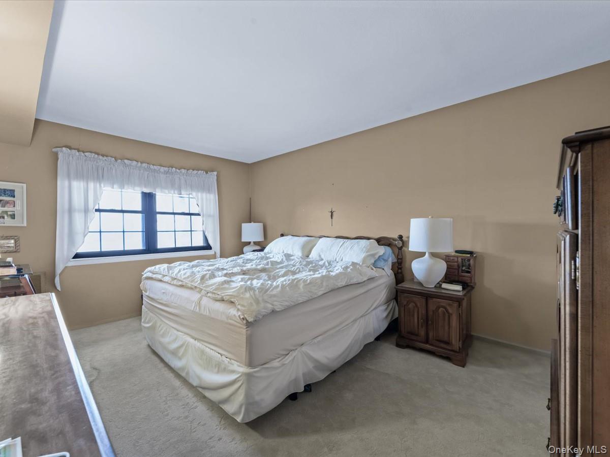 475 Mariners Way, Copiague, NY 11726