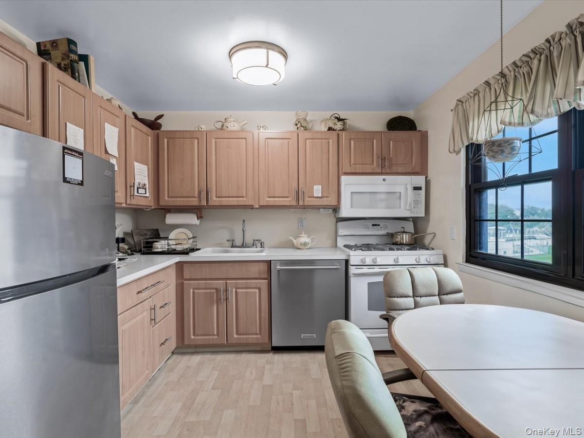 475 Mariners Way, Copiague, NY 11726