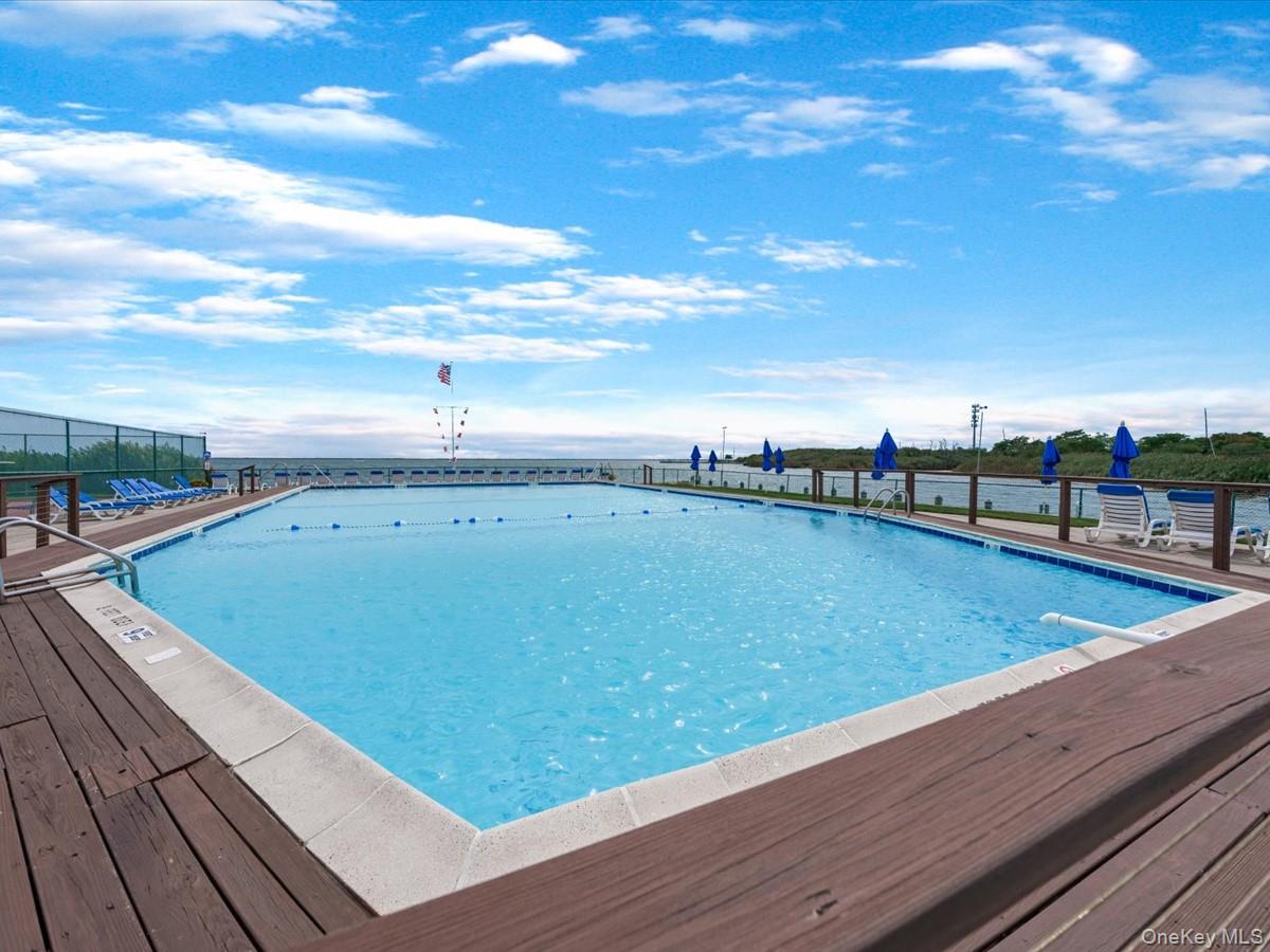 475 Mariners Way, Copiague, NY 11726