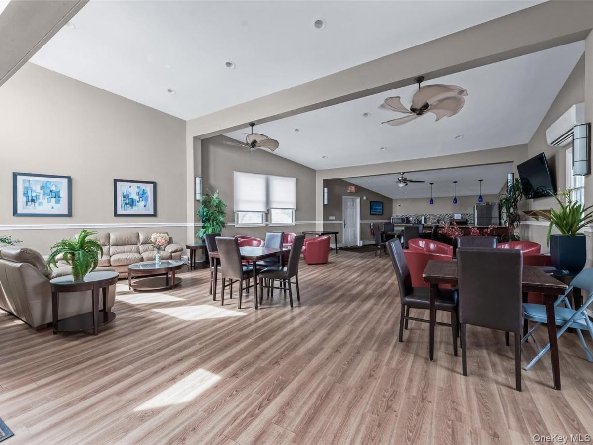 475 Mariners Way, Copiague, NY 11726