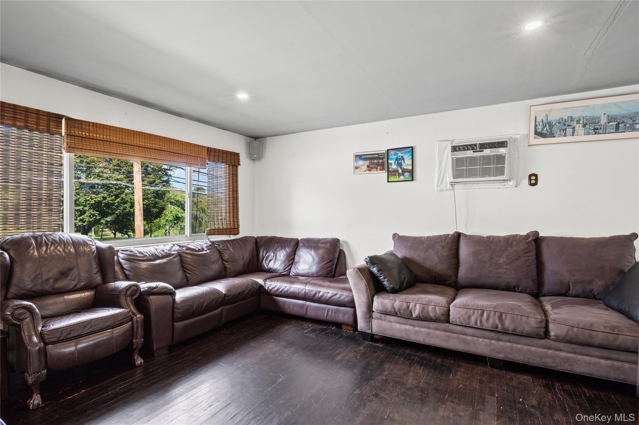 75 Oak Street, Amityville, NY 11701