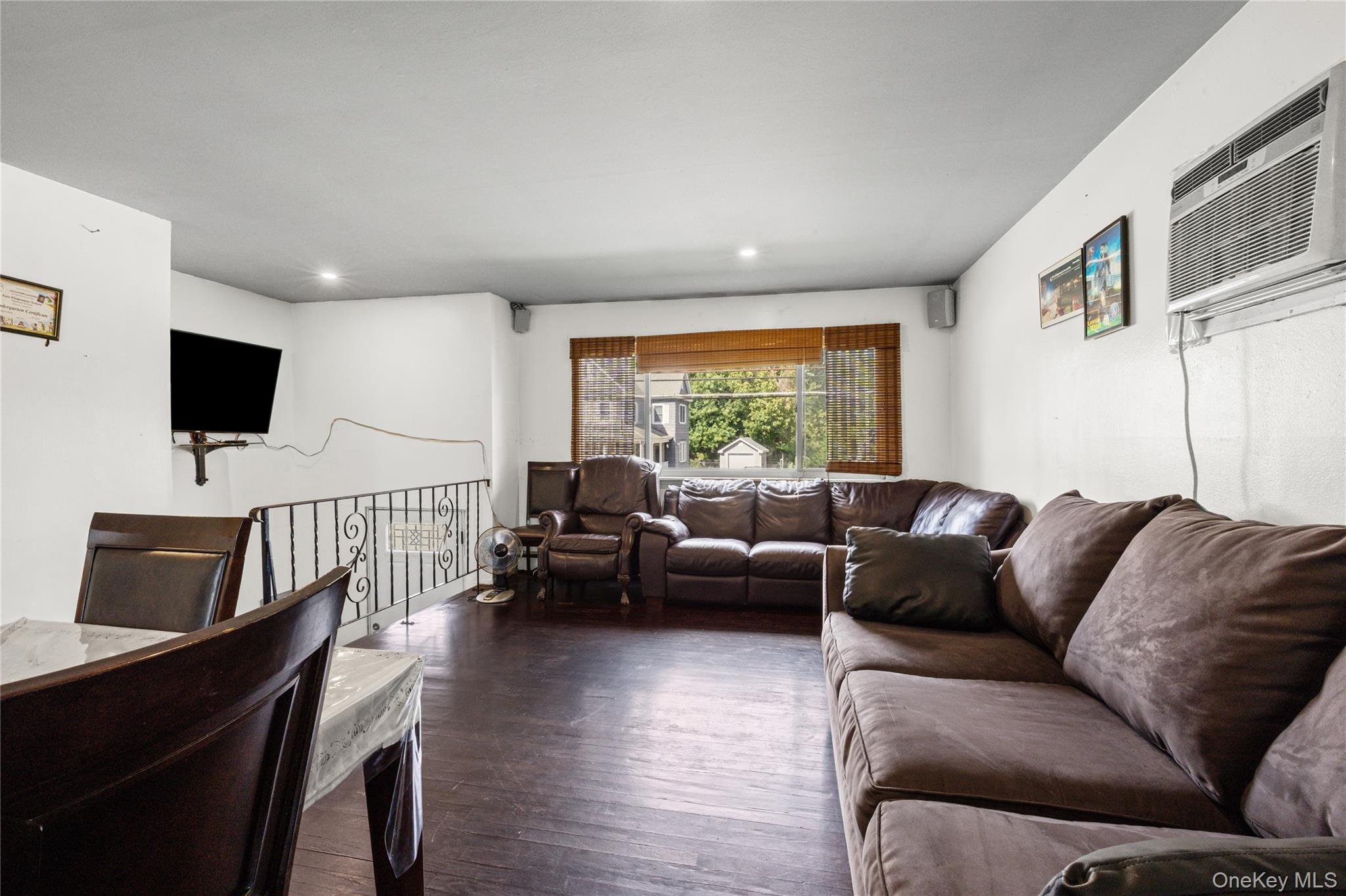 75 Oak Street, Amityville, NY 11701