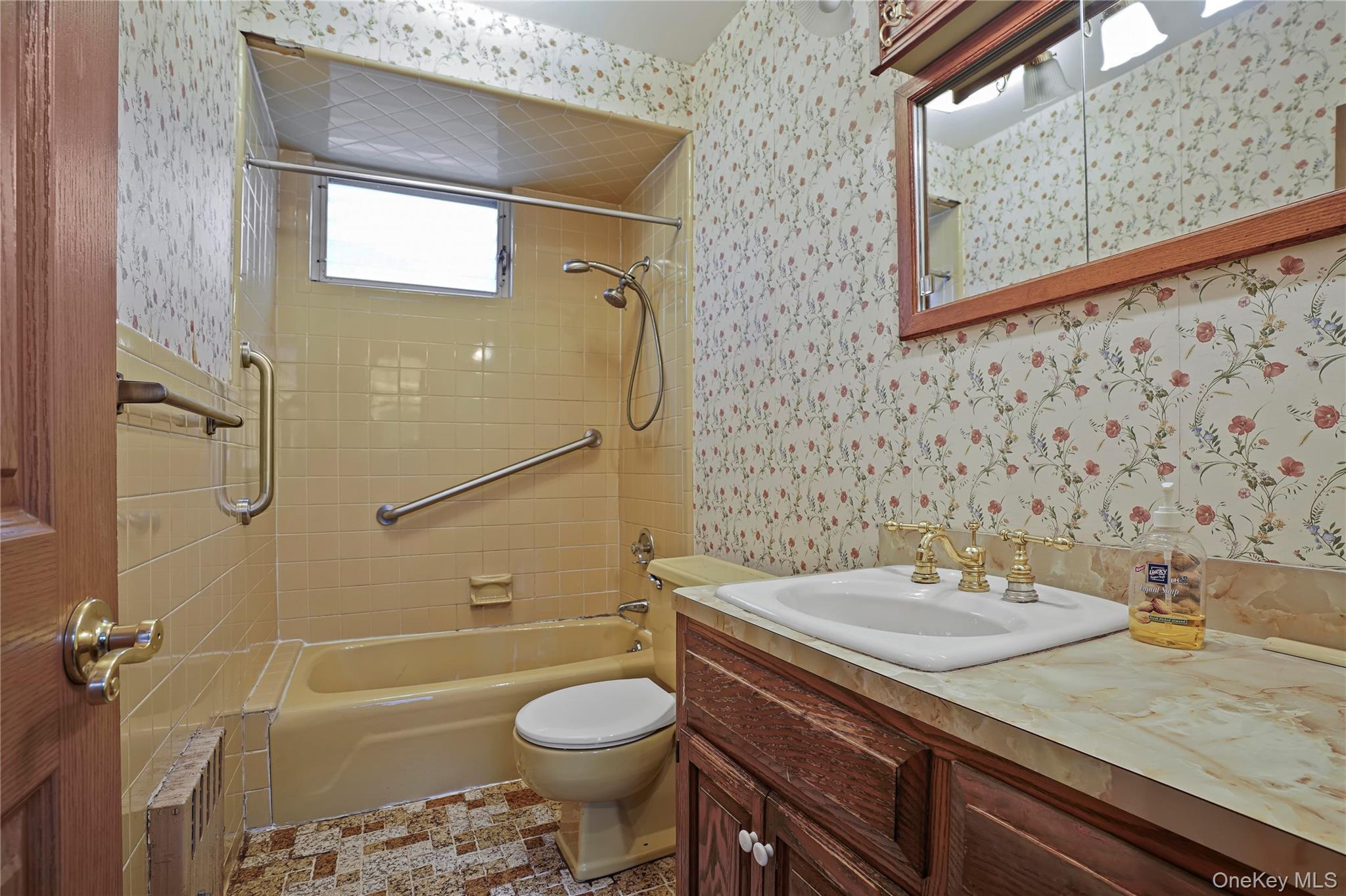 78-24 64th Lane, Glendale, NY 11385