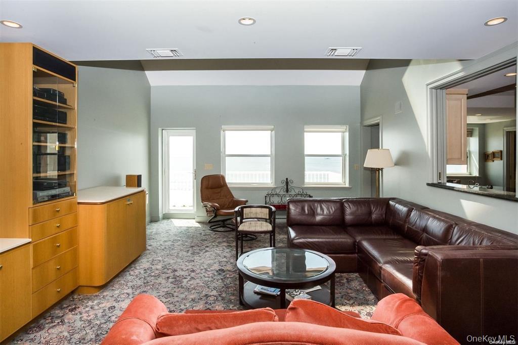 2 Richmond Road # PH 6U, Lido Beach, NY 11561