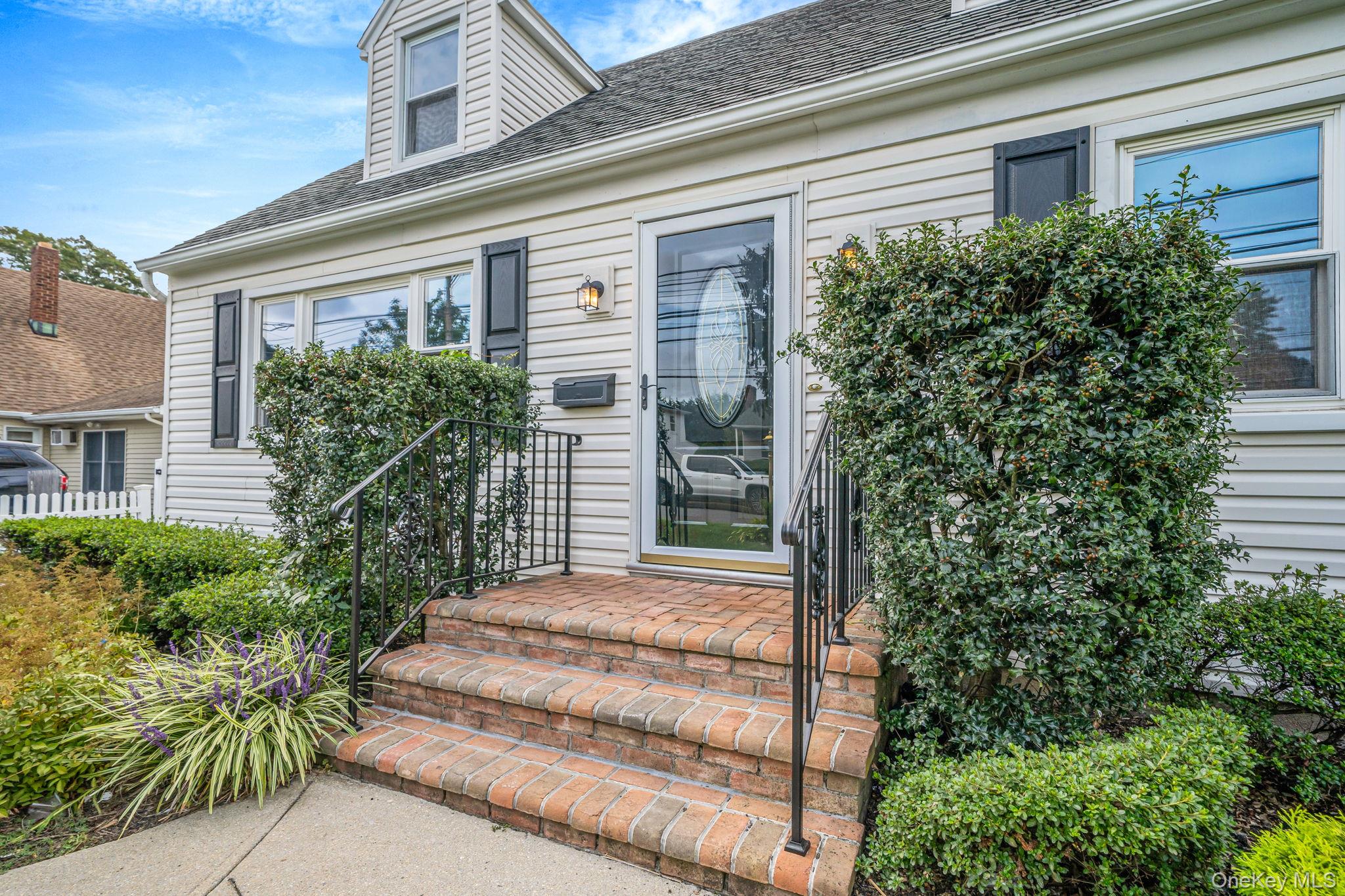 3862 Clark Street, Seaford, NY 11783