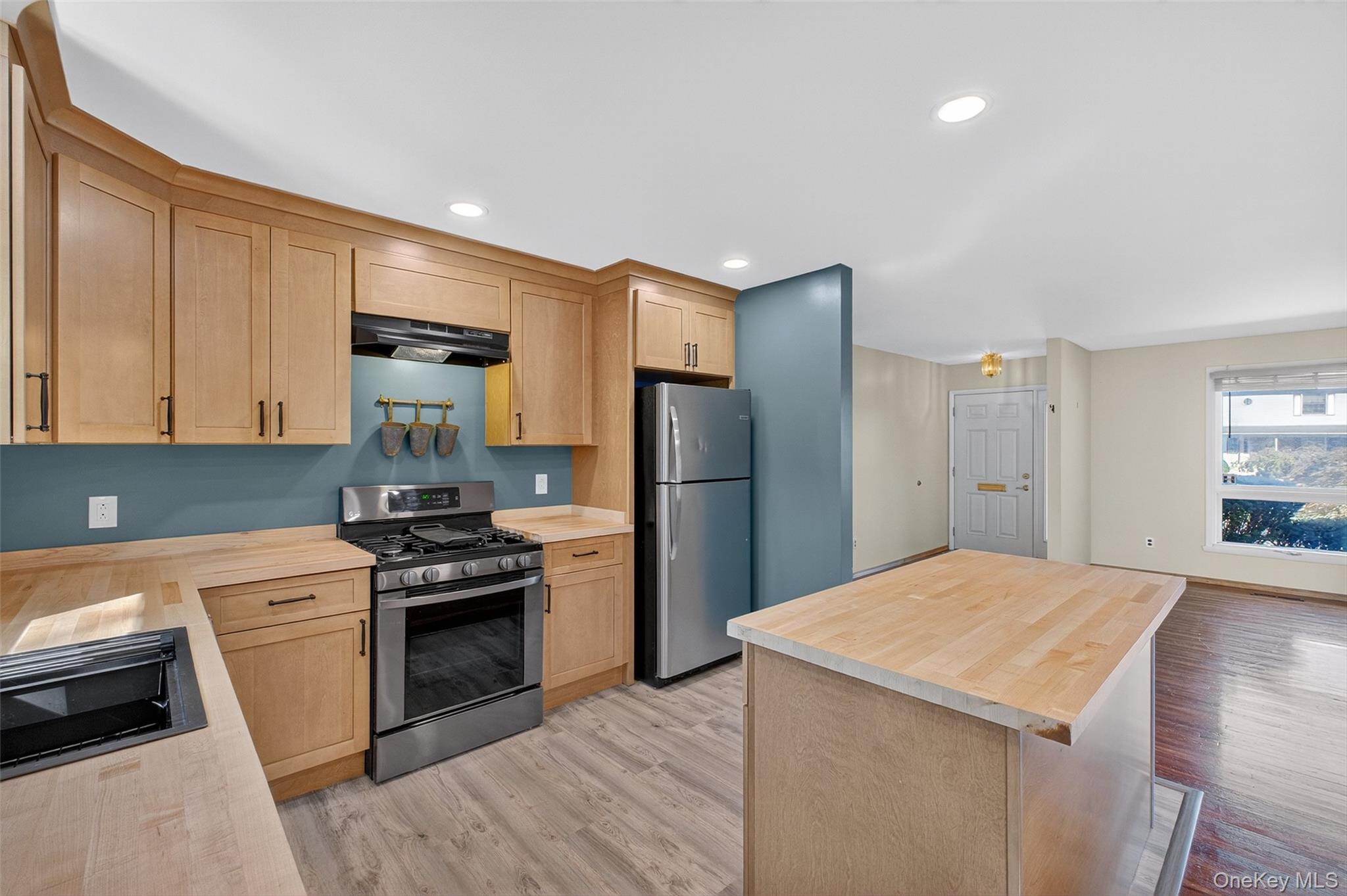 1 Philmore Drive, Poughkeepsie, NY 12603