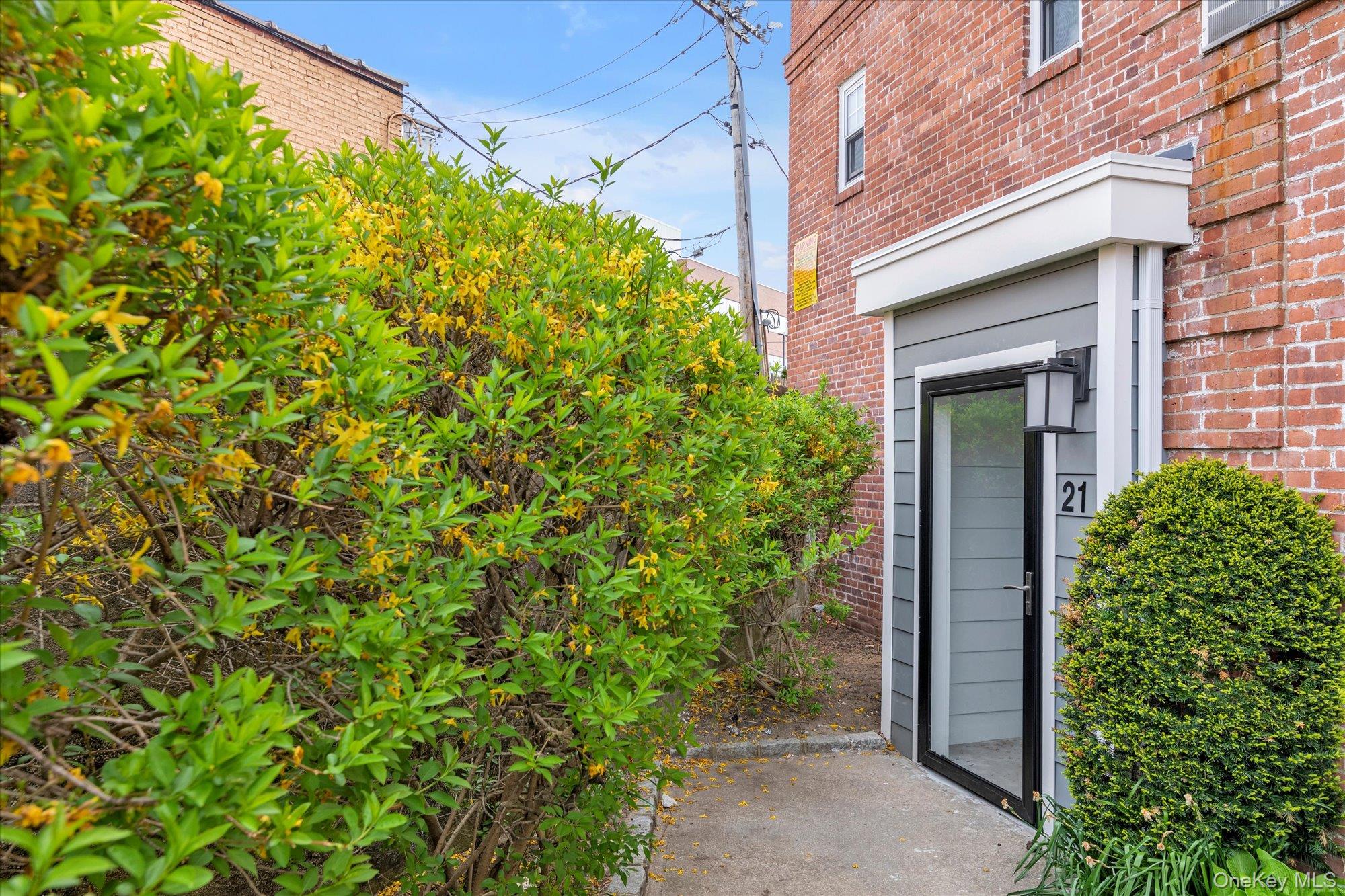 21 S Village Avenue # 3, Rockville Centre, NY 11570