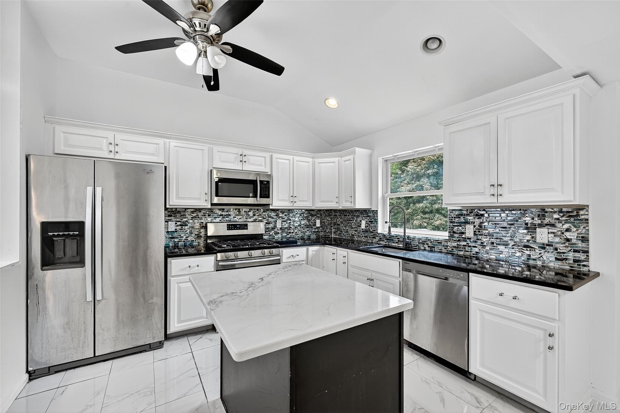 18 Stonecrest Drive, New Windsor, NY 12553