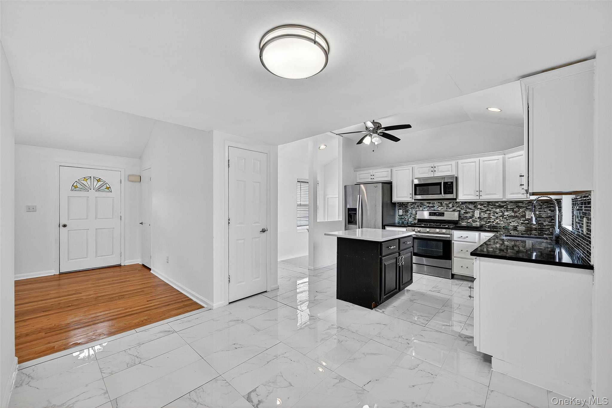 18 Stonecrest Drive, New Windsor, NY 12553